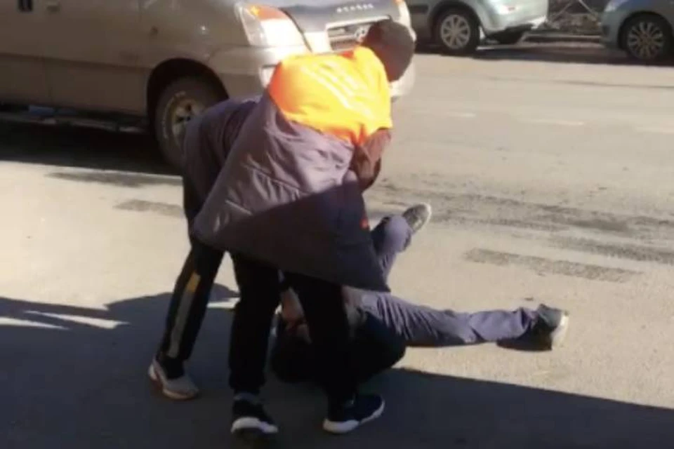 Драка из-за кражи в магазине произошла в Петербурге