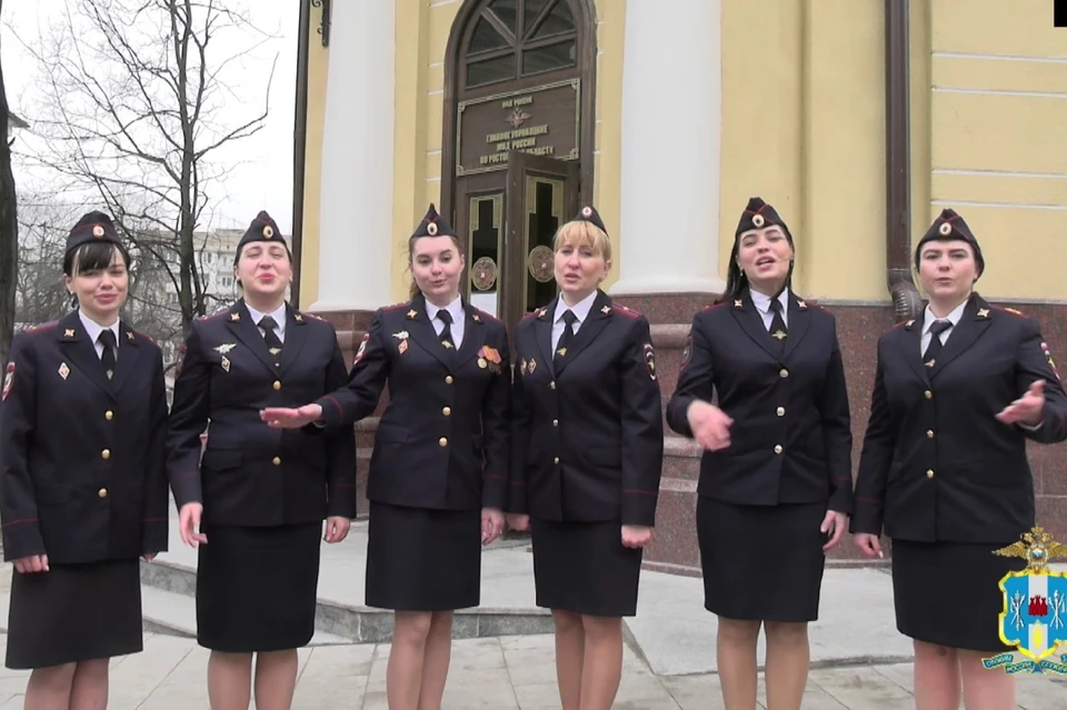 Красавицы из донского главка спели для дончанок. Фото: пресс-служба ГУ МВД по Ростовской области