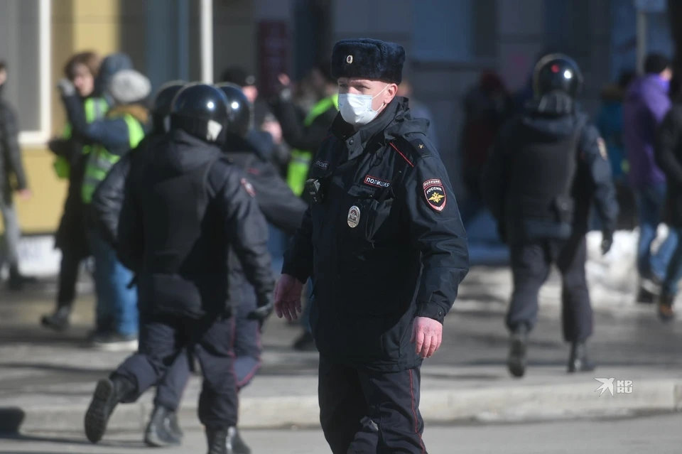 Полицейского отправили на амбулаторное лечение.