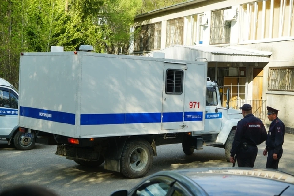 В момент аварии в конвойной машине находились двое подследственных