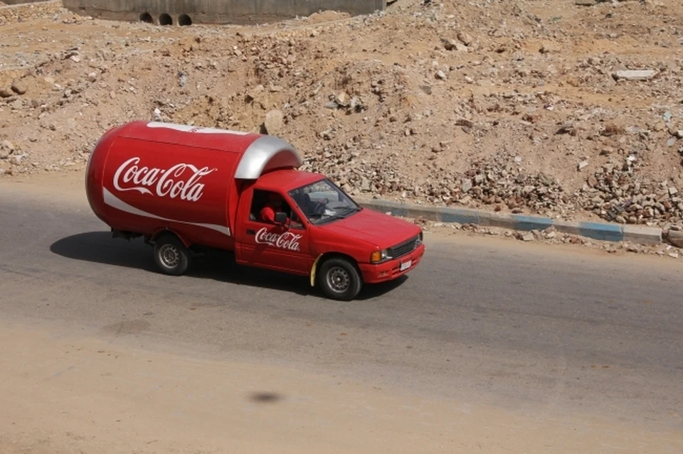 Bloomberg: американская компания Coca-Cola приостанавливает деятельность в России
