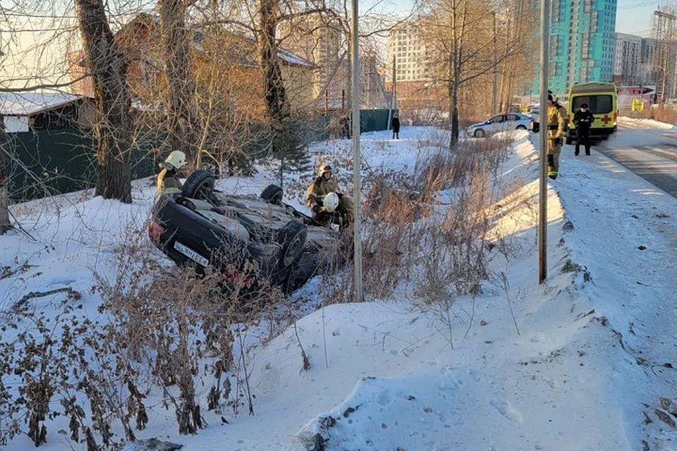 Женщина-водитель не справилась с управлением во время обгона. Фото: ОГИБДД по Екатеринбургау
