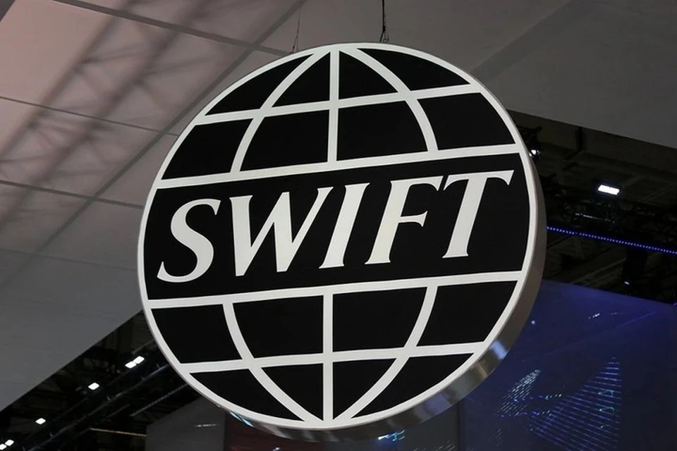 Евросоюз отключит от SWIFT три белорусских банка и запретит поставлять евро в Беларусь. Фото: reuters