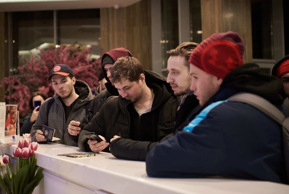 Благополучно приехав в Севастополь, хоккеисты остановились в отеле «Акваделюкс». ФОТО:Александр Емелькин