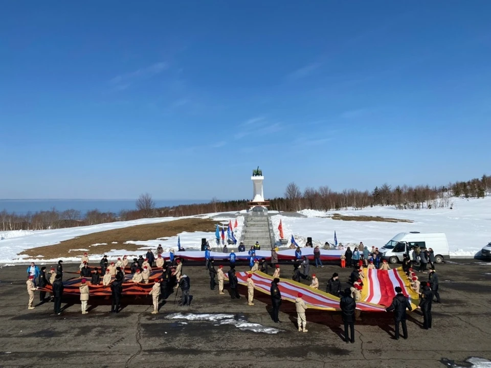 В Холмске прошла патриотическая акция «Своих не бросаем». Фото пресс-службы муниципалитета