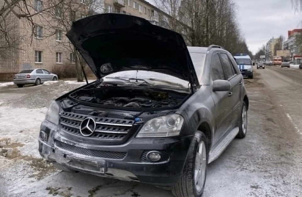 В Смоленске полиция задержала подозреваемого в поджоге «Мерседеса» на улице Кловской. Фото: пресс-служба УМВД по Смоленской области.
