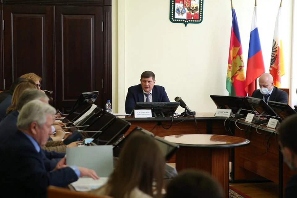 Андрей Алексеенко поручил разработать план устойчивого развития экономики и социальной стабильности Краснодара. Фото: пресс-служба администрации Краснодара