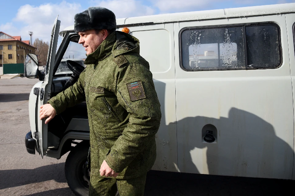 Глава Республики лично протестировал одну из машин. Фото: сайт Главы ЛНР