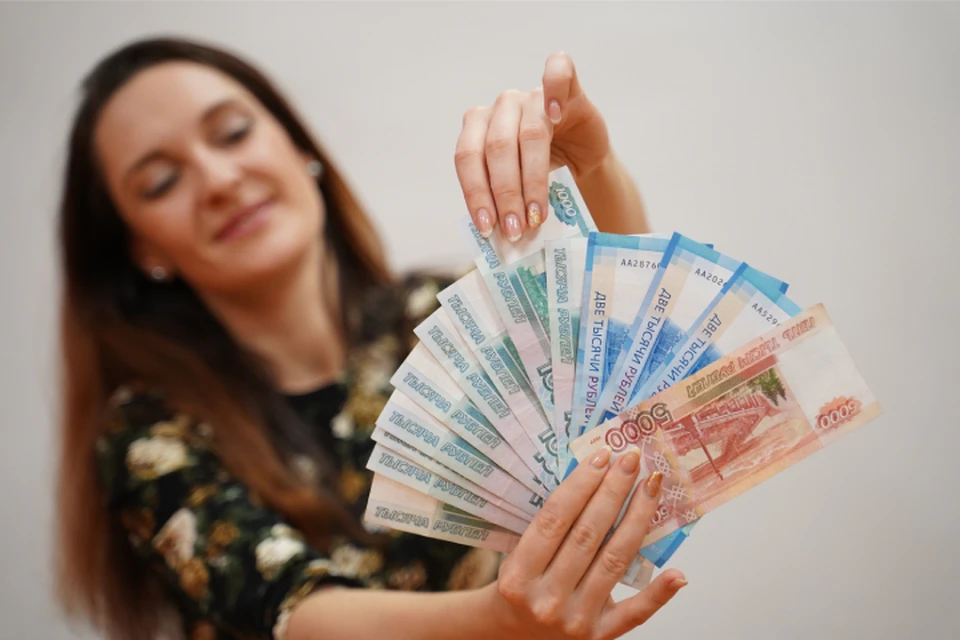 В 2021 году темп роста среднемесячного показателя зарплаты в регионе составил 108%.