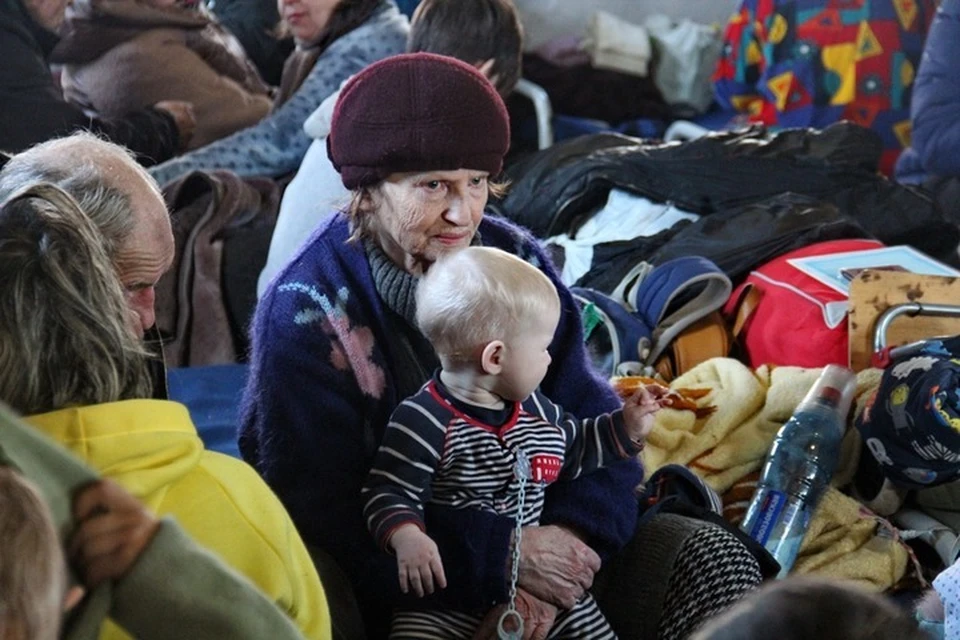 В Безыменном развернут пункт оказания помощи эвакуируемому населению. Фото: МЧС ДНР