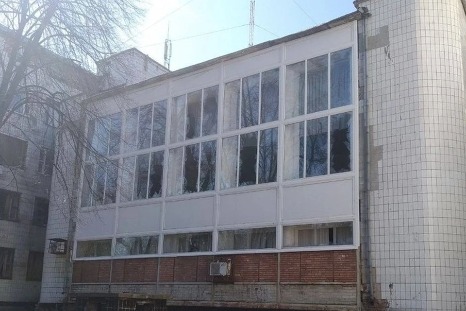 Администрация Петровки после обстрела ВСУ. Фото: Телеграм-канал Алексея Кулемзина