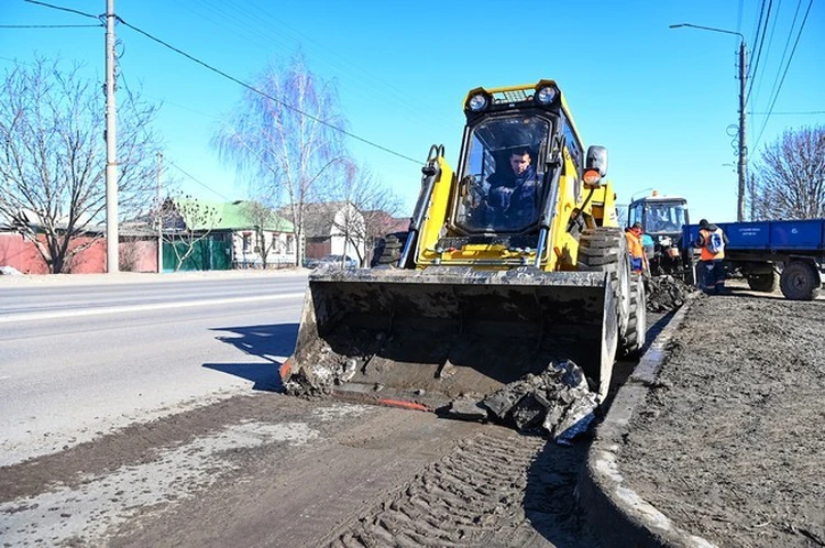 В Белгороде стало больше бригад по уборке магистральных дорог