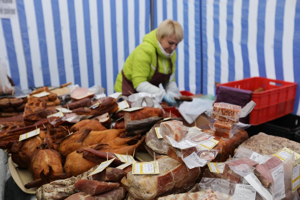 В продаже будут и продовольственные, и непродовольственные товары.
