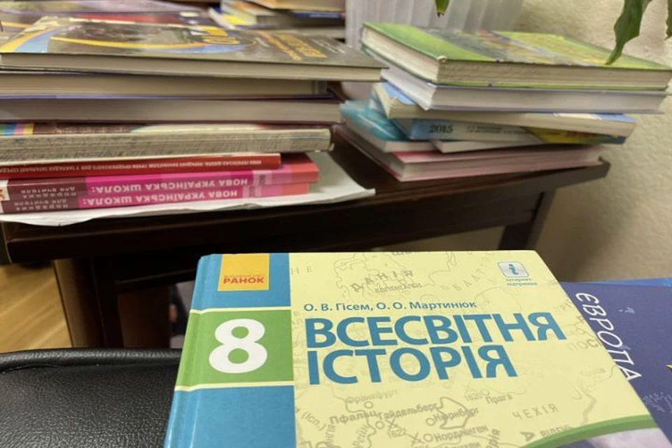 Украинские учебники. Учебники Украины. Фото украинских учебников. Я И Украина учебник. Неправильные украинские учебники.