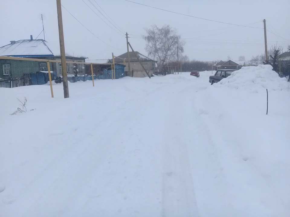 Ночью осадки в виде дождя, мокрого снега и снега, местами налипание мокрого снега. Днем небольшой снег.