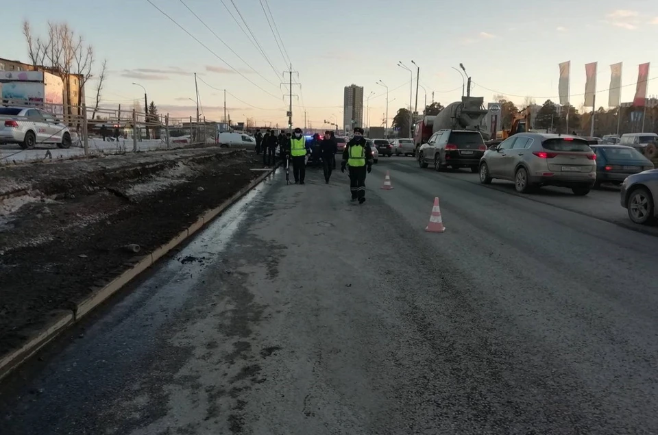 Девочка стояла на остановке. Фото: отделение пропаганды ГИБДД Екатеринбурга