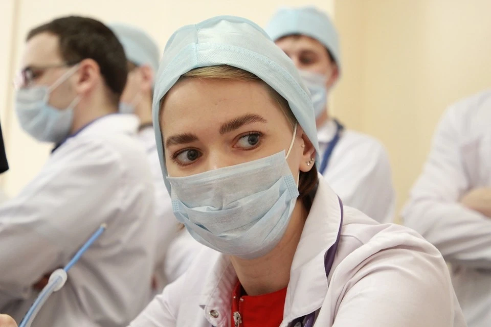 Правительство России направит более 4 миллиардов рублей на доплаты медикам, борющимся с коронавирусом