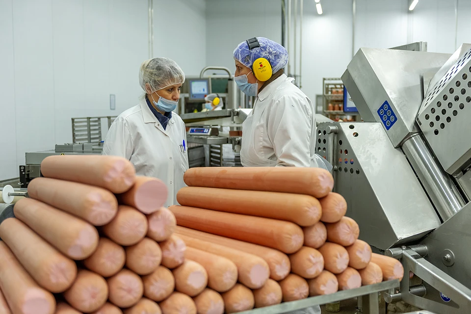 27 городских мясоперерабатывающих предприятий поставили в магазины более 1,4 миллиарда палок колбасы