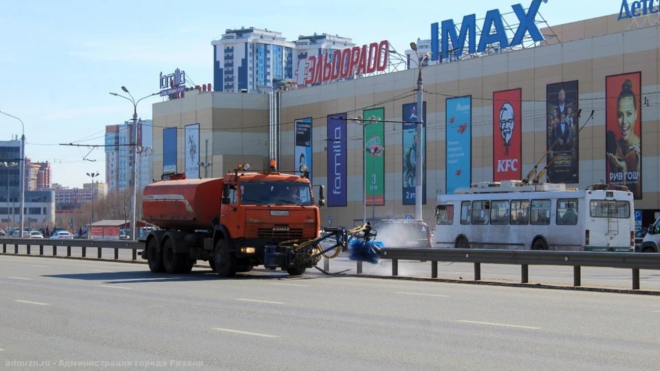 Чистые ограждения не только радуют глаз, но и поддерживают безопасность на дороге.