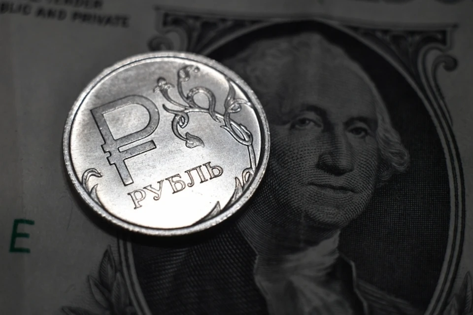 Экономист Александр Разуваев рассказал, когда курс доллара может опуститься ниже 80 рублей.