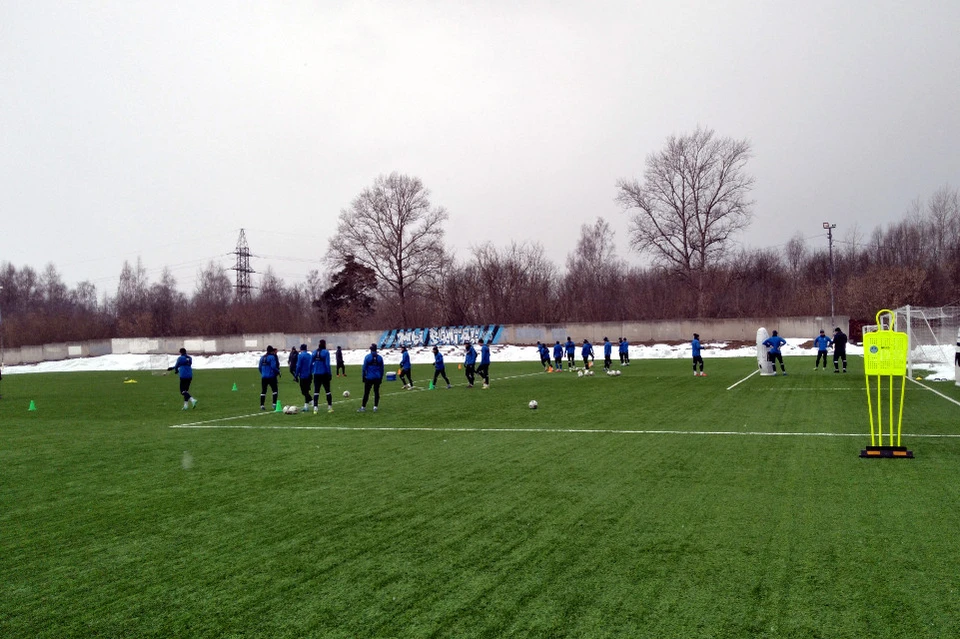 В преддверии первого официального матча тверская команда провела тренировку на стадионе в парке "Текстильщик".
