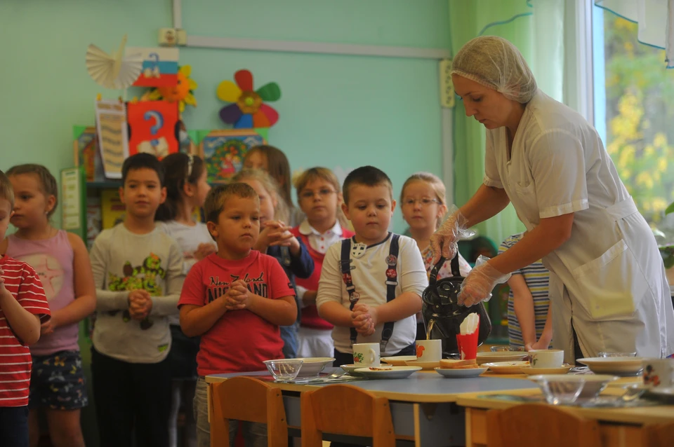 Теперь за питание детям придется платить на 90 рублей больше.