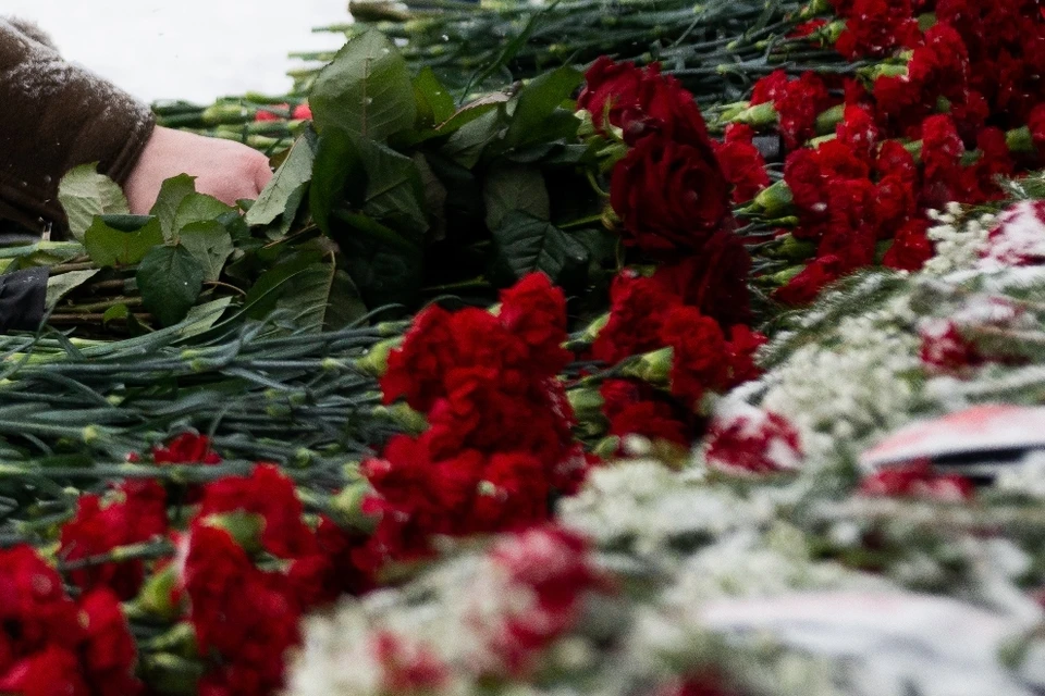 15-летнюю девочку проводили в последний путь.