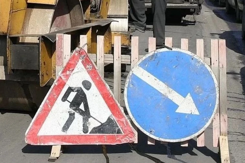 Движение автотранспорта будет закрыто по всей ширине проезжей части Профинтерна в районе здания №26 (около пересечения с проспектом Ленина.
