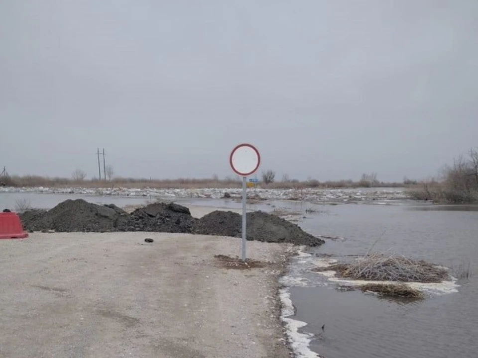 Половодье в бузулуке. Паводок. Краснохолм оренбургская область. Лед на реке. Весенний паводок в оренбурге.