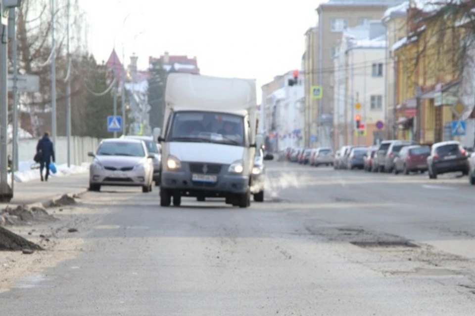 В Рыбинске приступили к весеннему ямочному ремонту дорог