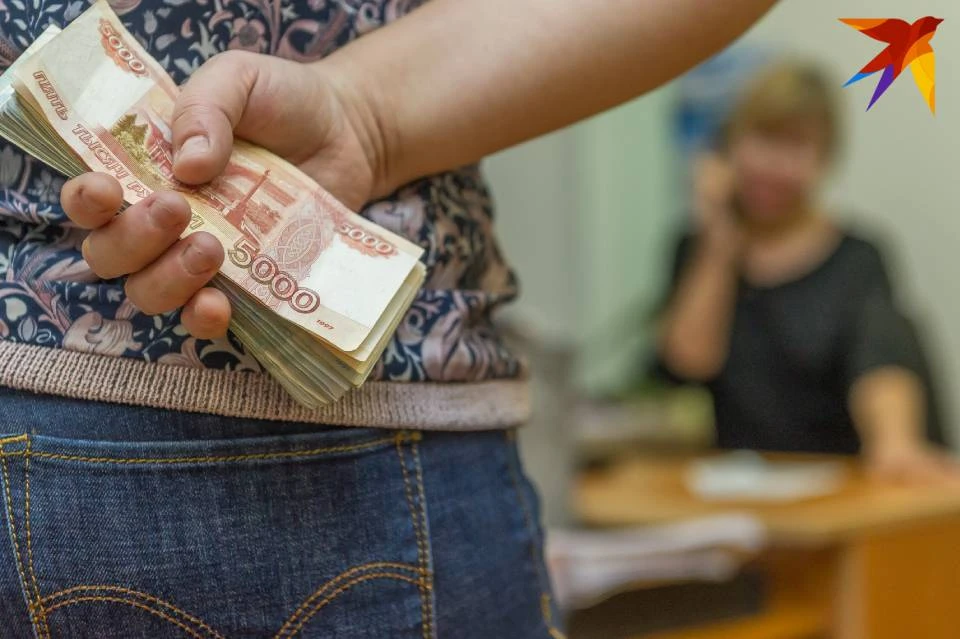 Сотрудница минтраса успела получить пятую часть от требуемой взятки.