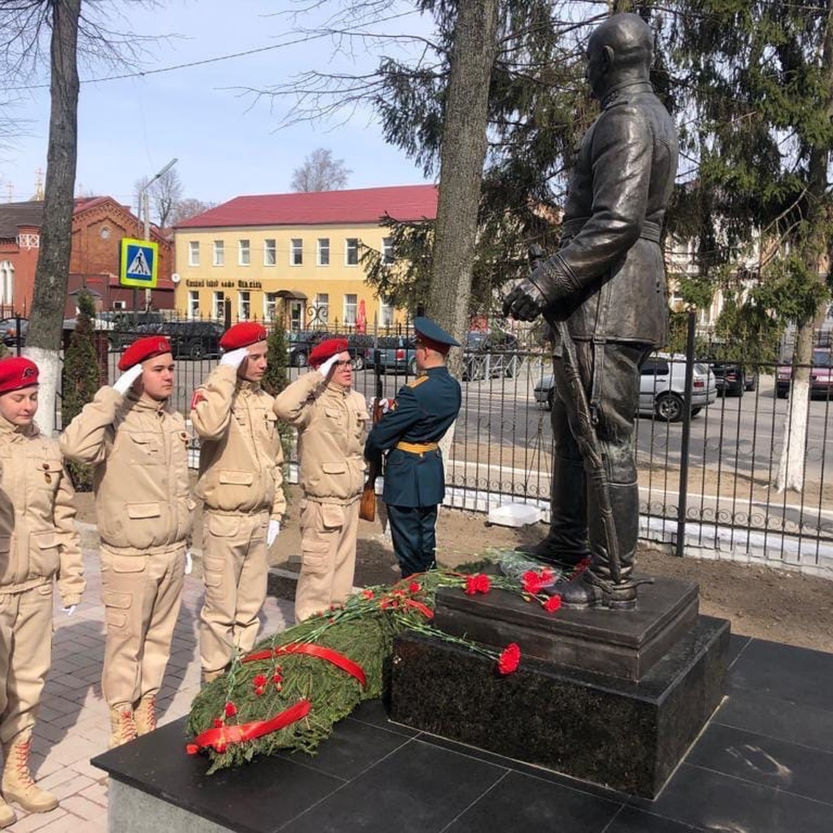 Стоявший на задворках памятник маршалу Баграмяну переехал в Гусев - KP.RU