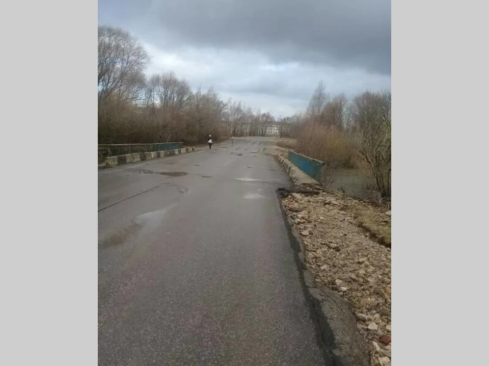 Мост в Ряжске освободился от водного плена. Фото: пресс-служба регионального МЧС.