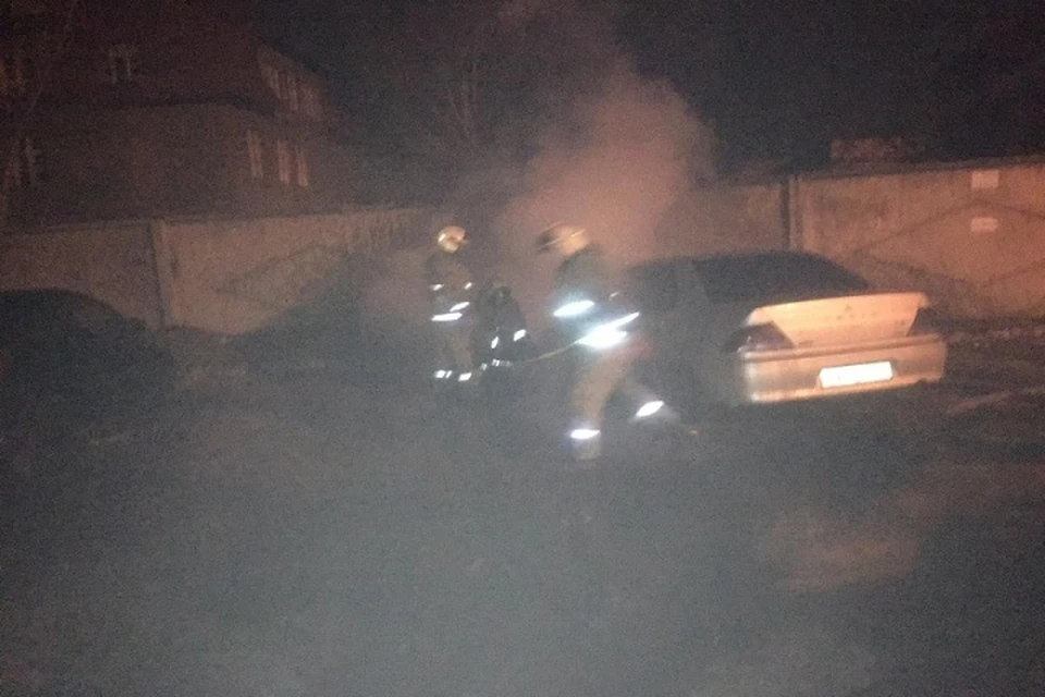 На место оперативно приехали две пожарные машины. Фото: ГУ МЧС по Свердловской области