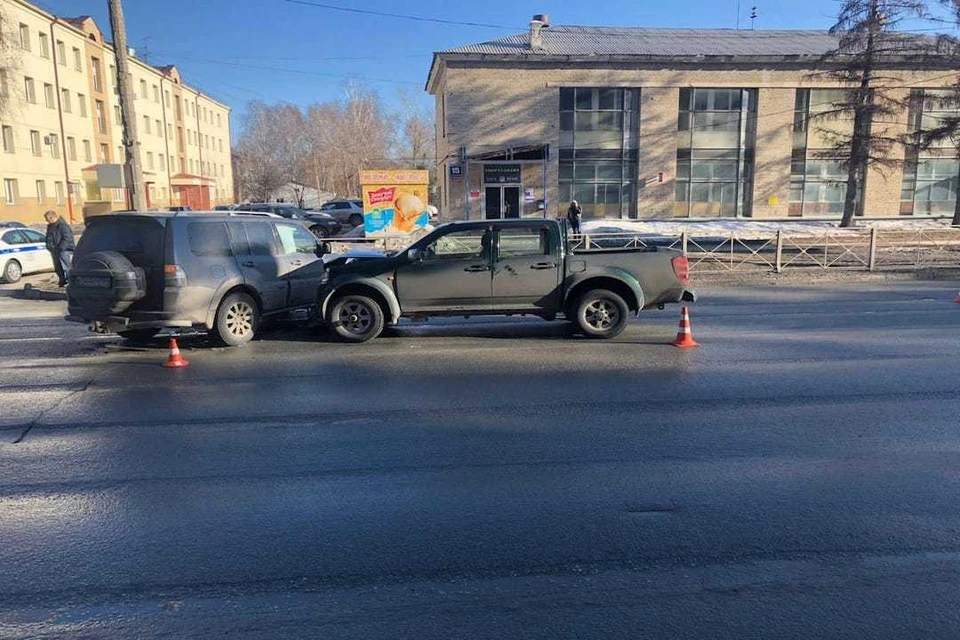 Мужчина вылетел на встречную полосу. Фото: ГИБДД по Новосибирску
