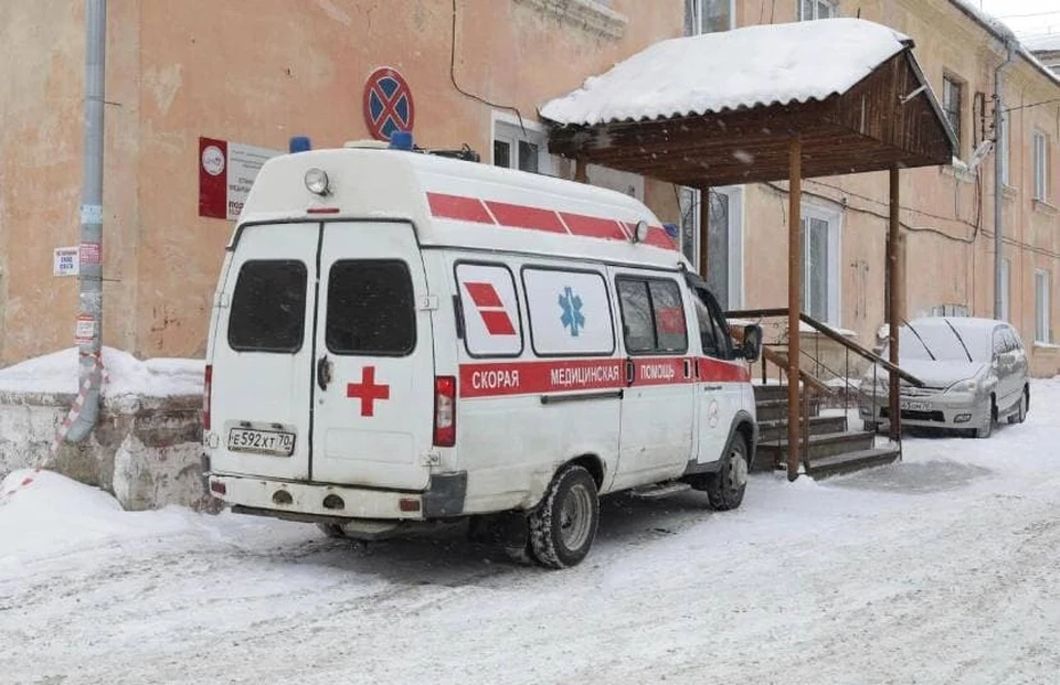 Хозяин квартиры был доставлен в больницу.