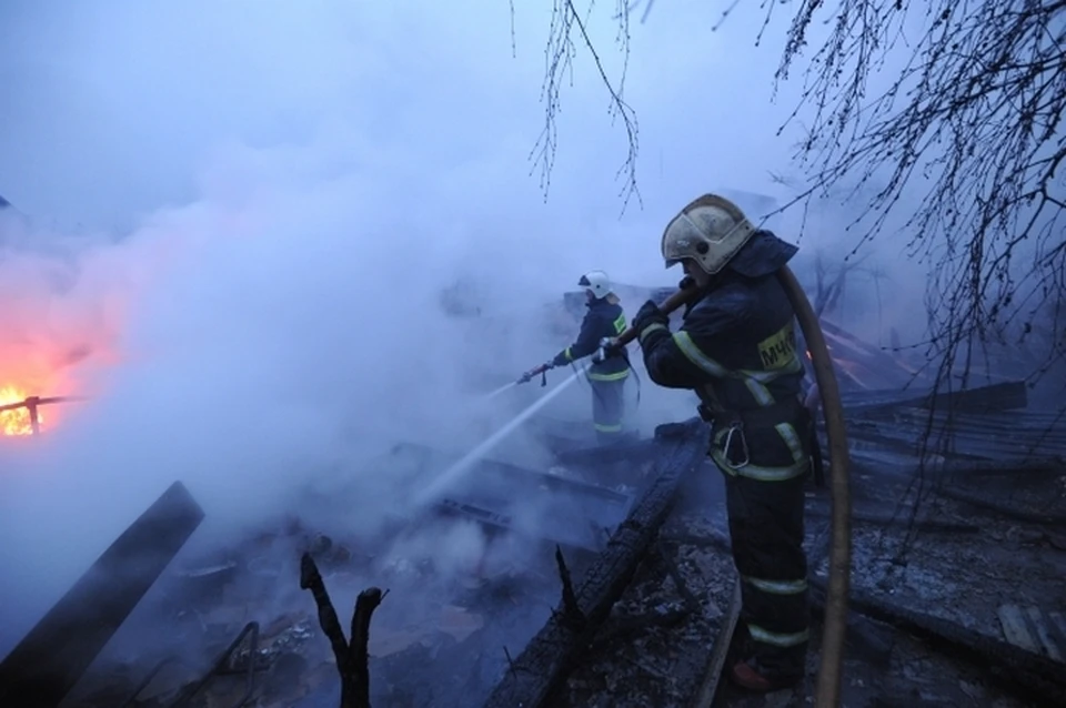 В Хабаровске ночью загорелась сауна