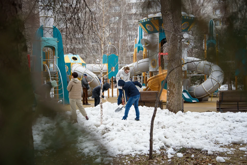 Жители города навели порядок в "космическом" сквере / Фото: администрация Самары