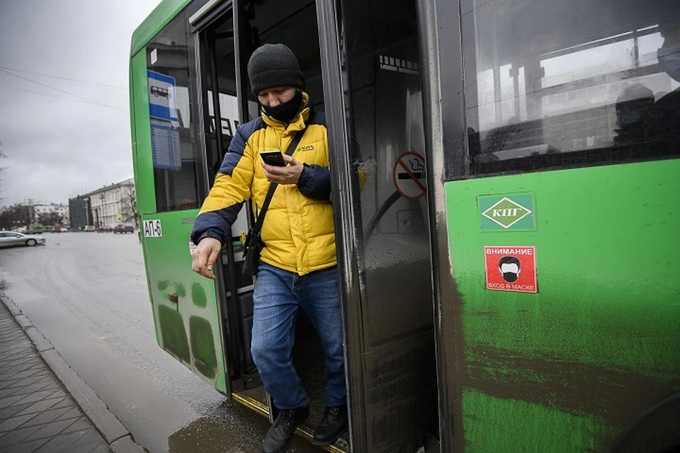 Максимум в городе через одну остановку проходит 21 маршрут