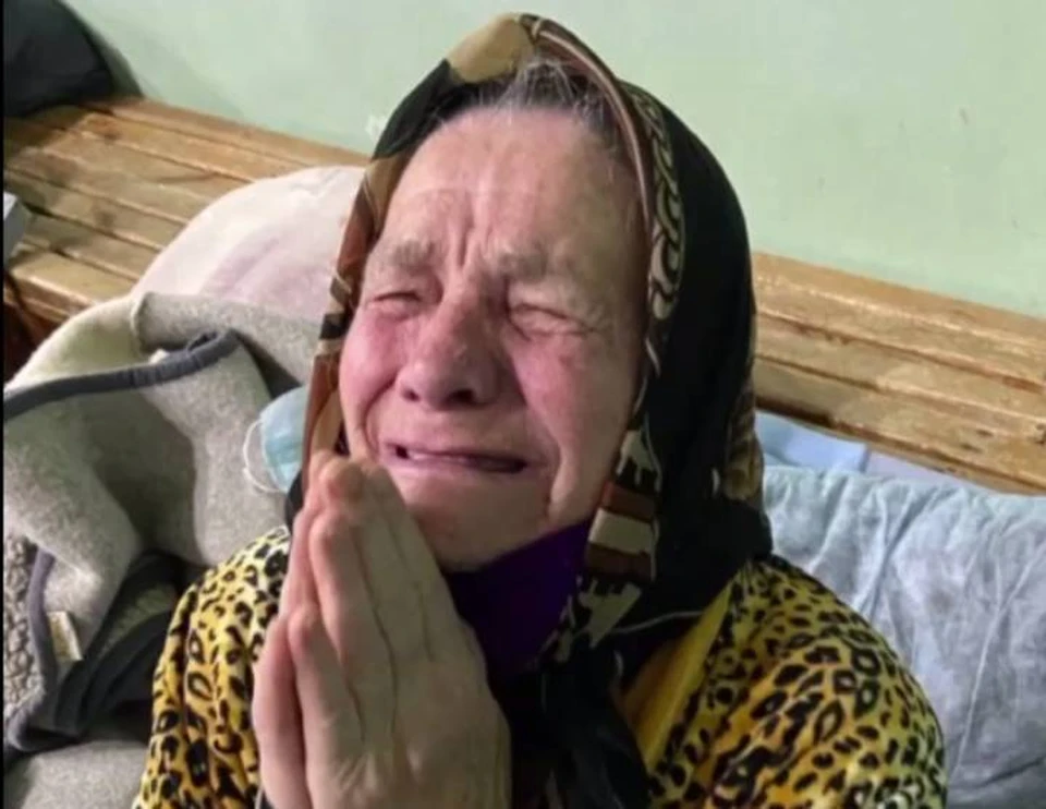 ВСУ пугали беженцев из Мариуполя Россией. Фото: скриншот с видео благотворительного фонда "Добрые люди"