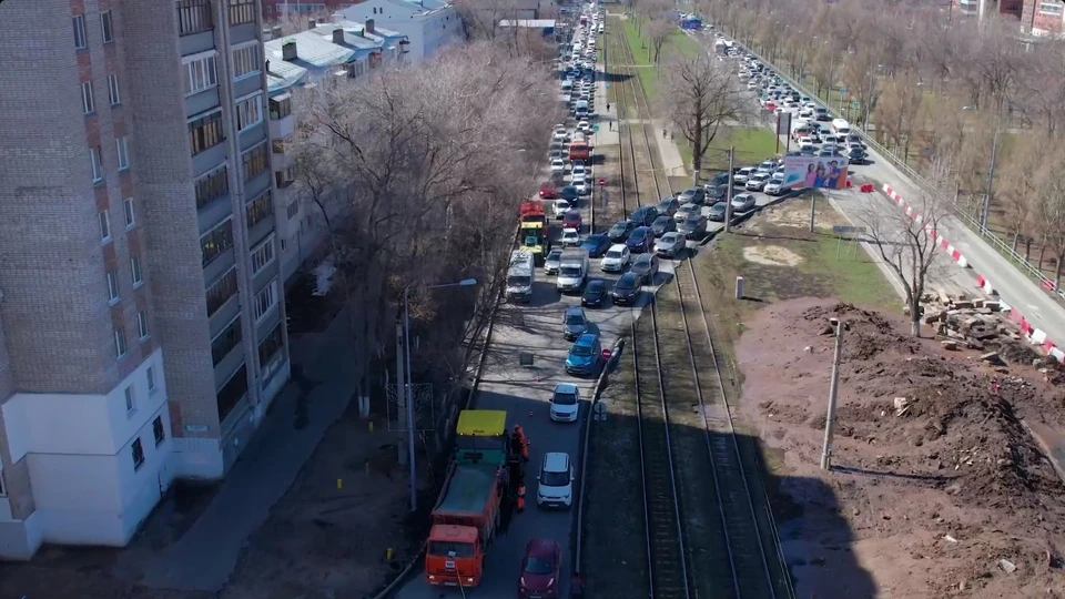 В субботу 16 апреля 2022 года в Самаре на Ново-Садовой скопилась гигантская пробка. ФОТО: Скриншот