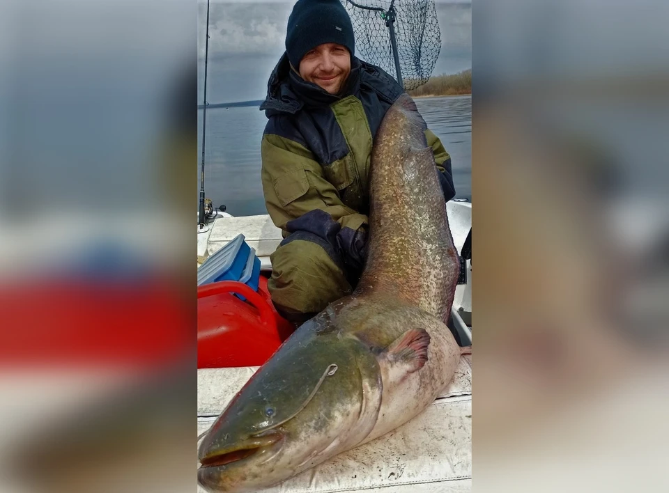 Место поимки рыбины самарский рыбак пока не раскрывает / Фото: Роман Юшин