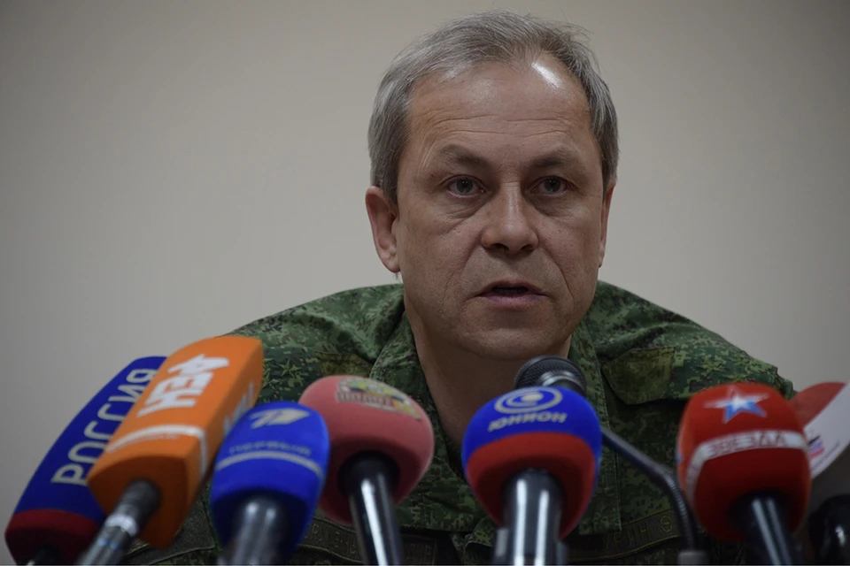 Официальный представитель милиции ДНР Эдуард Басурин рассказал о минометном обстреле готовящихся к эвакуации мирных жителей Мариуполя со стороны украинских националистов.