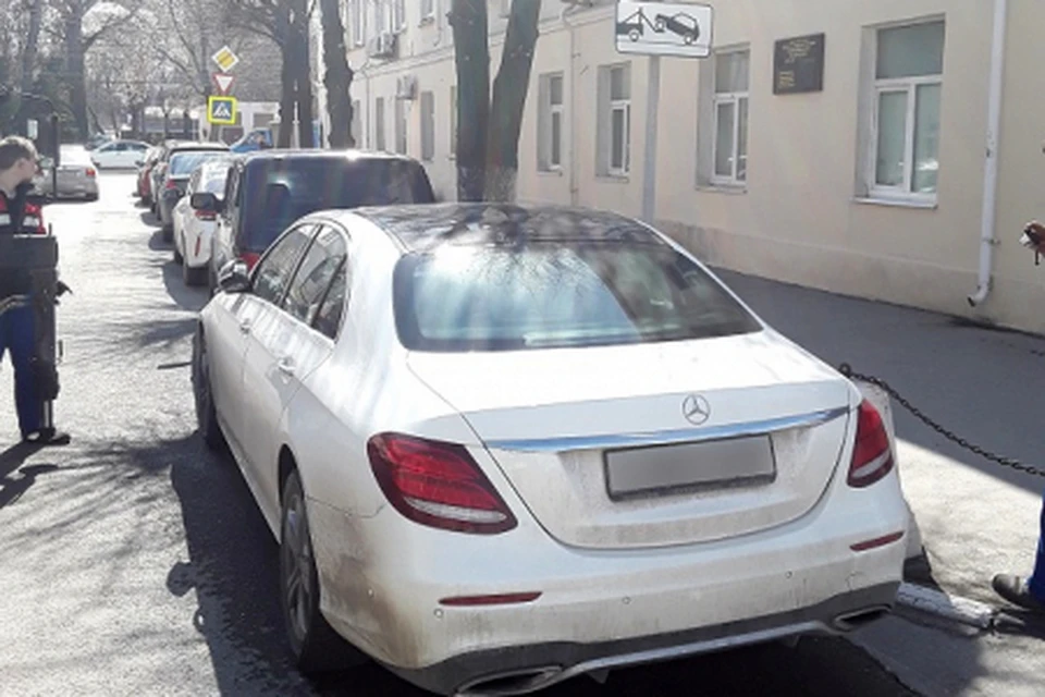 За неправильную парковку в центре Рязани на штрафстоянку отправили престижный Mercedes-Benz.