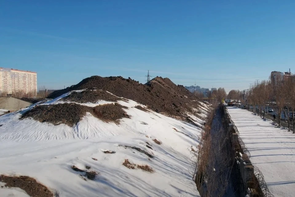 Огромная снежная гора стала новой достопримечательностью Самары
