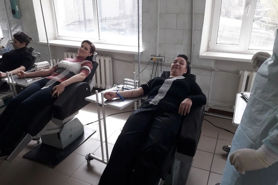 В ДНР полицейские своим примером призвали жителей сдать кровь для раненых. Фото: МВД ДНР