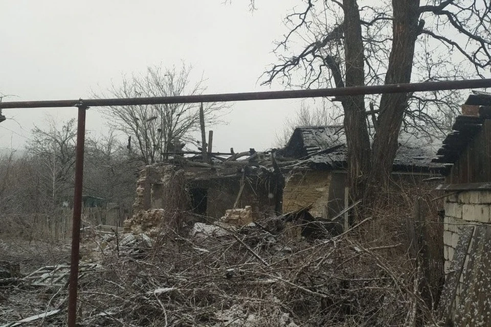 В ЛНР каждый день от обстрелов получают повреждения дома. Фото: СЦКК ЛНР