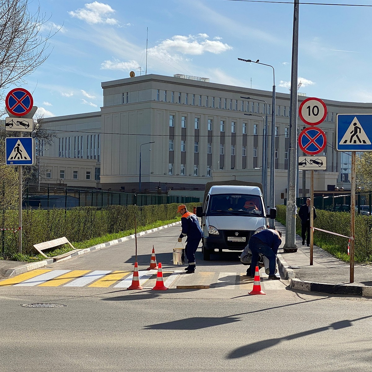 У здания управления ФСБ в центре Рязани обновили пешеходный переход - KP.RU