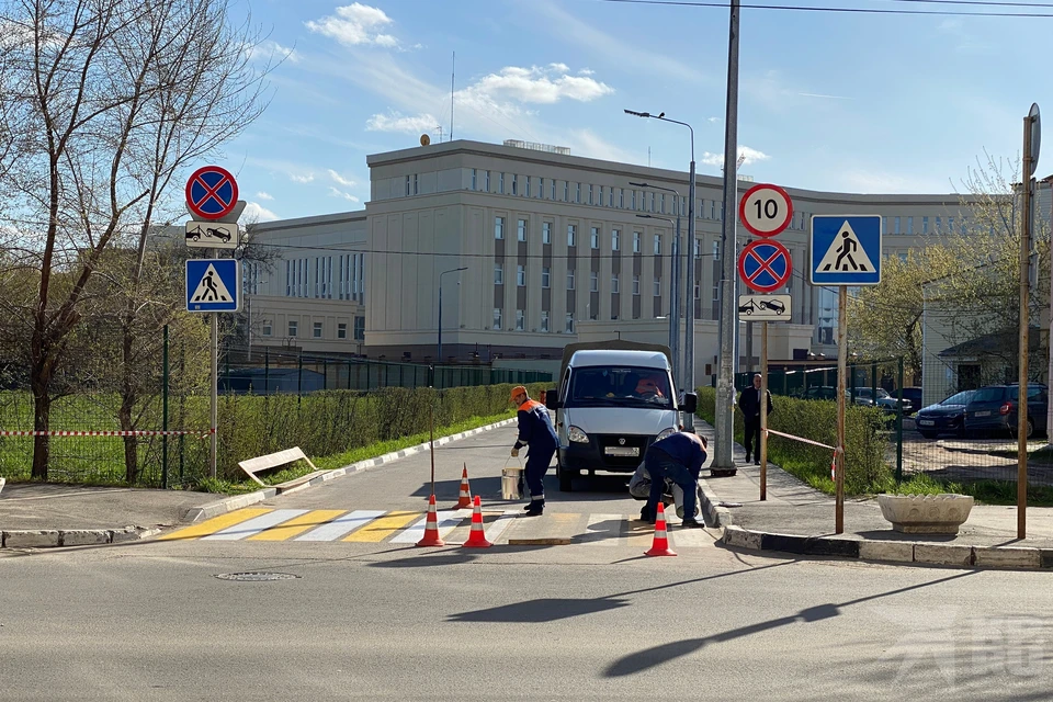У здания управления ФСБ в центре Рязани обновили пешеходный переход.