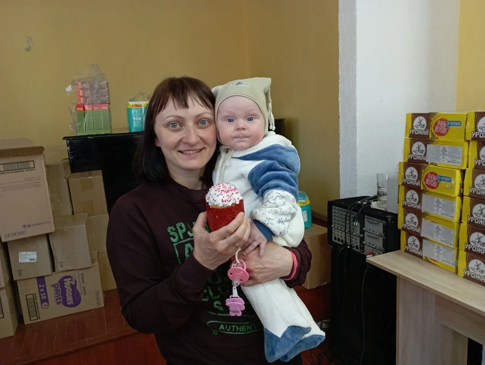 Юлия Логинова с шестимесячным Алексеем находит радости в малом. Женщина мечтает о мире и счастливом детстве для сына